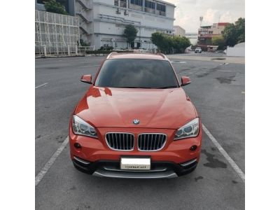 รถบ้าน เจ้าของขายเอง BMW X1 20d X Line รถสีส้ม Valencia Orange Metallic เบาะภายในสี Oyster เปิดตัวรุ่น LCI เครื่องยนต์ ดีเซล รุ่นใหม่ Twin Power Turbo 1,995cc 184HP  รถจดทะเบียนปี 2013 ไมล์ 14x,xxx    รูปที่ 1