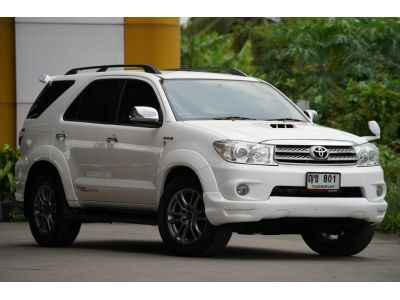 2010 TOYOTA FORTUNER 3.0 V TRD 4WD A/T สีขาว รูปที่ 1