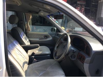 KIA Carnival 2.4 AUTO รุ่น CEO II ปี 2004 สีบรอนซ์เงิน รูปที่ 1