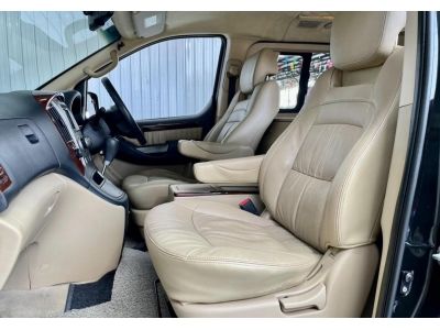 2011 HYUNDAI GRAND STAREX 2.5 VIP  เครดิตดีฟรีดาวน์ รูปที่ 1