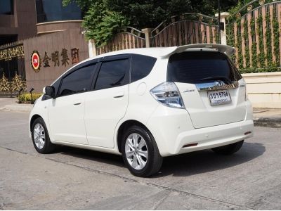 HONDA JAZZ 1.3 HYBRID ปลายปี 2012 เกียร์AUTO สีขาวมุก รูปที่ 1