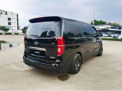 2019 Hyundai H1 2.5 Deluxe รถตู้MPV ประตูไฟฟ้าคู่โรงงาน ยางใหม่เพิ่งเปลี่ยน รูปที่ 1