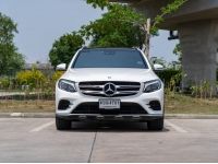 MERCEDES BENZ GLC250d AMG 4MATIC ปี 2017 สีขาว ยางใหม่ ฟรีดาวน์ได้ รูปที่ 1