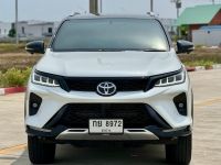 TOYOTA NEW FORTUNER 2.4REGENDER BLACKTOP 2WD ปี2021สีขาว เกียร์ออโต้ เครื่องดีเซล รูปที่ 1