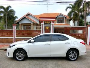 New toyota corolla altis 1.8 e ปี 2015 มือเดียวจากป้ายแดงไม่เคยติดแก๊สรถเข้าศูนย์ตลอดค่ะเช็คทุกระยะ วิ่งเพียง 109XXX กิโลแท้สภาพสวยพร้อมใช้ค่ะ รูปที่ 2