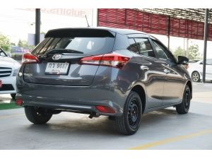 TOYOTA YARIS HATCHBACK 1.2J ECO AT ปี2018 สีเทาดำ รูปที่ 2