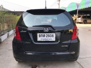 HONDA JAZZ 1.5 V 2010 AT ขวัญใจวัยรุ่น รูปที่ 2