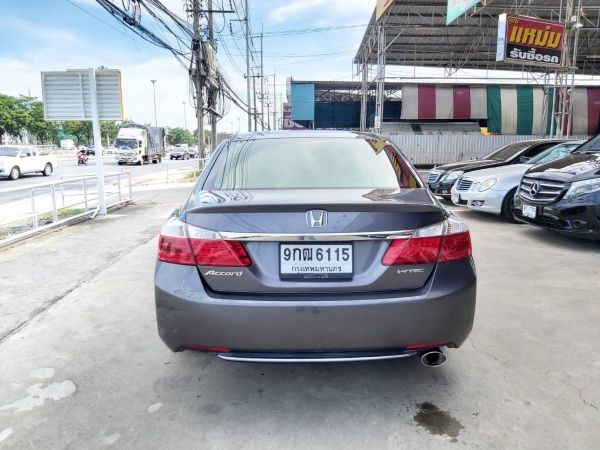 HONDA ACCORD 2.0 EL NAVI ปี2013 รถมือเดียวจากป้ายแดง ไม่เคยติดแก๊ส เข้าศูนย์ตลอด วิ่งมา110000 กิโลแท้ สภาพสวยพร้อมใช้ค่ะ รูปที่ 2