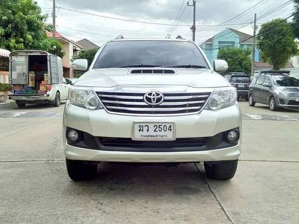 2012 Toyota Fortuner 3.0 V 2WD SUV AT รูปที่ 2