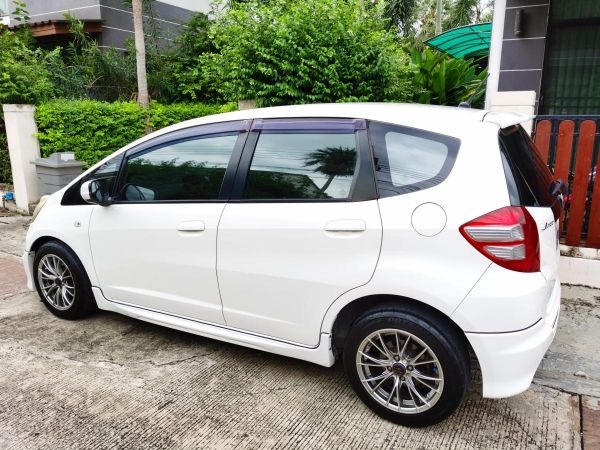 HONDA​ JAZZ​ 2010​ V AT รูปที่ 2