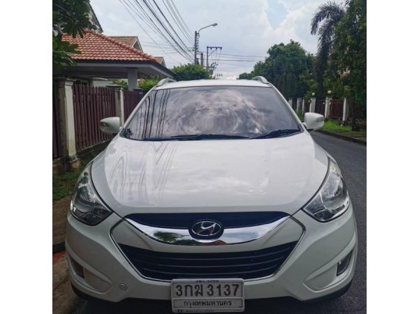 ขายถูก HYUNDAI TUCSON 2.0 D 4WD เครื่องดีเซล ปี 2012 เจ้าของรถขายเองค่ะ รถดี สวย ประหยัดมาก ระบบปลอดภัย ขับง่ายค่ะ ราคา : 469,000 บาท รูปที่ 2