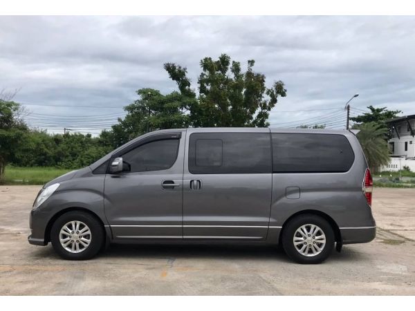 Hyundai H1 2.5 Deluxe Van AT 2011 รูปที่ 2