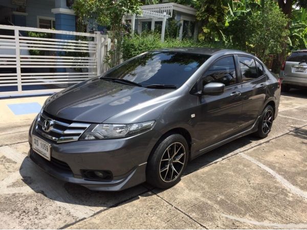 Honda City 1.5 i-Vtec ปี2012 เกียร์ออโต้ สีเทาดำ ไม่เคยติดแก๊ส รูปที่ 2