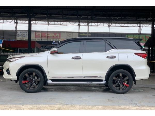 Toyota Fortuner 2.8TRD Sportivo 4WD AT 2018 รูปที่ 2