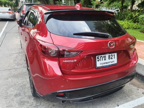 เจ้าของขายเอง รถมือเดียว Mazda3 2.0 S skyactive ปี2015 Hatchback (5ประตู) สีแดง รูปที่ 2