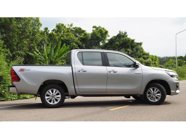 TOYOTA REVO DOUBLE CAB 2.4E MT ROCCO ปี 2015 สีบรอนซ์เงิน รูปที่ 2