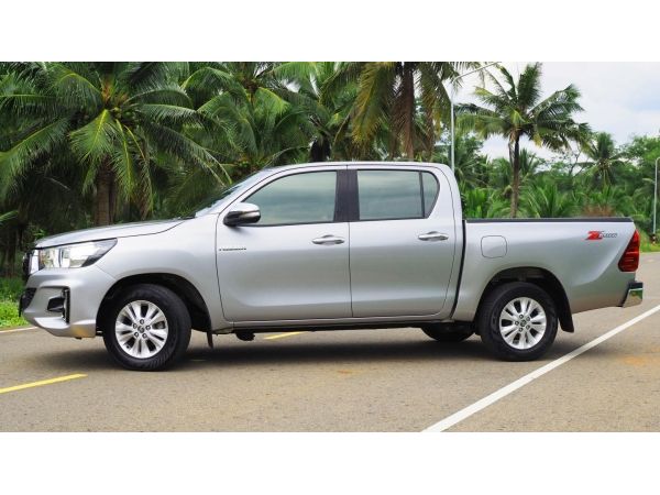 TOYOTA REVO DOUBLE CAB 2.4E MT ROCCO ปี 2015 สีบรอนซ์เงิน รูปที่ 2