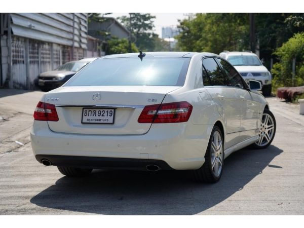 BENZ E200 CGI SALOON W212 ปี 2011 รูปที่ 2