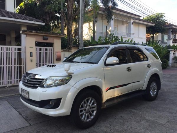 2012 Toyota Fortuner 3.0 V4 WD เกียร์ออโต้ รูปที่ 2