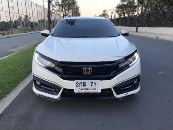 Honda civic 1.5 Turbo  AT 4ประตู ปี 2016 สีขาว สภาพดี  ไม่เคยทำสี รับรองสภาพ เขียนระบุในสัญญา  ไม่ชนไม่จม พาช่างมาตรวจสอบสภาพรถได้  ขาย 749,900บาท  ผ่อนนาน 7 ปี  ดอกพิเศษ  ออกรถ 0 บาท  สอบถาม โทร Line รูปที่ 2