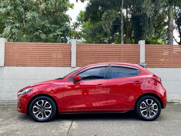 MAZDA 2 SKYACTIV HATCHBACK 1.5 XD Sports High Plus ปี 2016 รถบ้านมือเดียวป้ายแดง รูปที่ 2