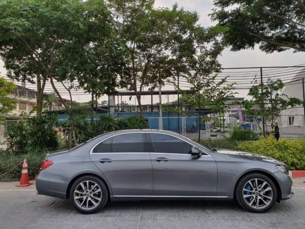 เบนซ์ E350e ป้ายเเดง สีเทาบรอนซ์  สภาพนางฟ้า ประกันชั้น 1 ตลอด รถออก พฤษภา 2561 ประกันคุณภาพรถยนต์ MBSP ซื้อไว้ถึง พฤษภาคม 2569 ใช้สบายใจไปอีกห้าปี ภายในเหมือนใหม่ สภาพกริบ ดูเเลอย่างดี  ขาย 2.2 ล้านบ รูปที่ 2