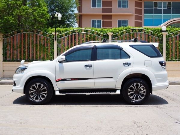 TOYOTA FORTUNER 3.0 V 4WD TRD Sportivo Midnight Shine ปลายปี 2014 จดปี 2015 เกียร์AUTO 5 SPEED 4X4 สภาพนางฟ้า รูปที่ 2