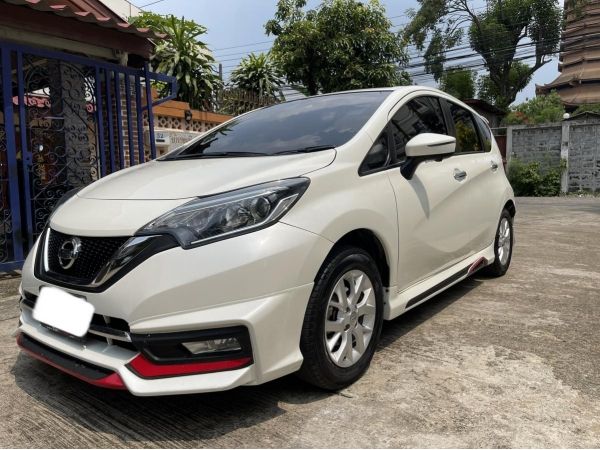 รถบ้าน Nissan Note 1.2VL ตัว TOP ชุดแต่งรอบคันจากศูนย์ สีขาวมุก รูปที่ 2