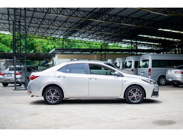 2017 Toyota Corolla Altis 1.6 E CNG Sedan รูปที่ 2