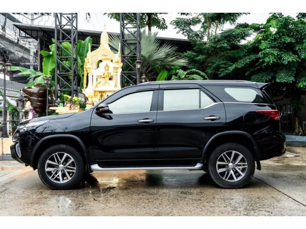 2018 Toyota Fortuner 2.4  V SUV รูปที่ 2