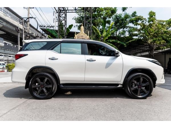 2017 Toyota Fortuner 2.8  TRD Sportivo SUV รูปที่ 2