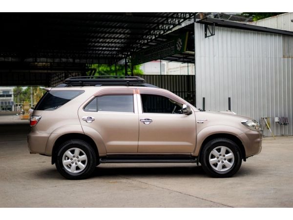 2010 Toyota Fortuner 3.0  V SUV รูปที่ 2