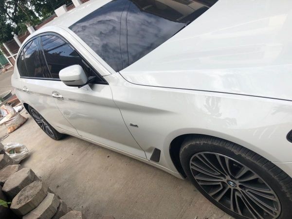 ขายดาวน์ 2018 BMW 520d ราคา 750000 ผ่อนต่อ 45810 * 28 งวด รูปที่ 2