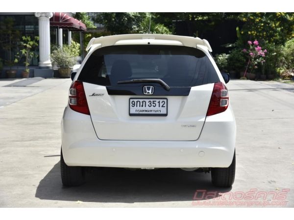 2010 HONDA JAZZ 1.5 V ใชเงิน 5 พันออกรถ ฟรีดาวน์ แถมประกันภัย รูปที่ 2