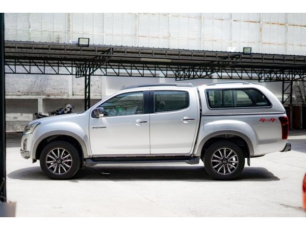 2018 Isuzu D-Max 3.0 CAB-4  Vcross MAX Z-Prestige 4WD Pickup รูปที่ 2