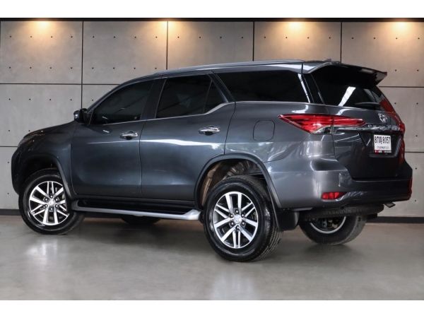 2019 Toyota Fortuner 2.4 V SUV AT (ปี 15-18) B8057 รูปที่ 2