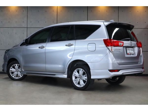 2018 Toyota Innova 2.8 Crysta V Wagon AT (ปี 16-20) B1032 รูปที่ 2