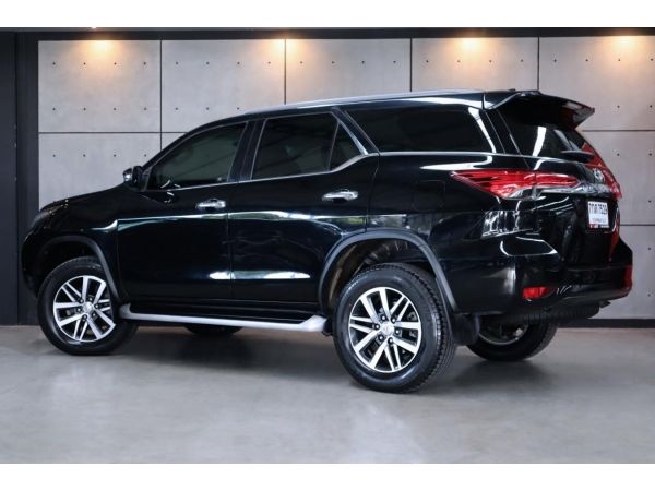 2019 Toyota Fortuner 2.4 V SUV AT (ปี 15-18) B7529 รูปที่ 2