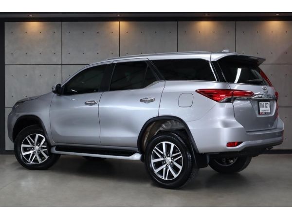 2019 Toyota Fortuner 2.4 V SUV AT (ปี 15-18) B7271 รูปที่ 2