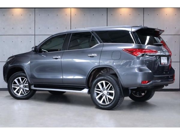 2018 Toyota Fortuner 2.4 V SUV AT (ปี 15-18) B2751 รูปที่ 2