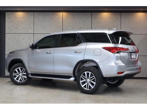 2019 Toyota Fortuner 2.8 V 4WD SUV AT (ปี 15-18) B1141 รูปที่ 2