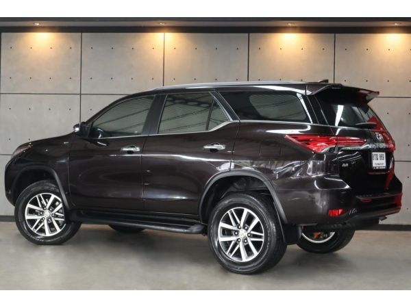 2017 Toyota Fortuner 2.8 V SUV AT (ปี 15-18) B869 รูปที่ 2