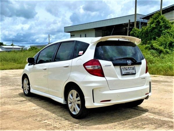 HONDA JAZZ 1.5SV เกียร์AT ปี13 รูปที่ 2