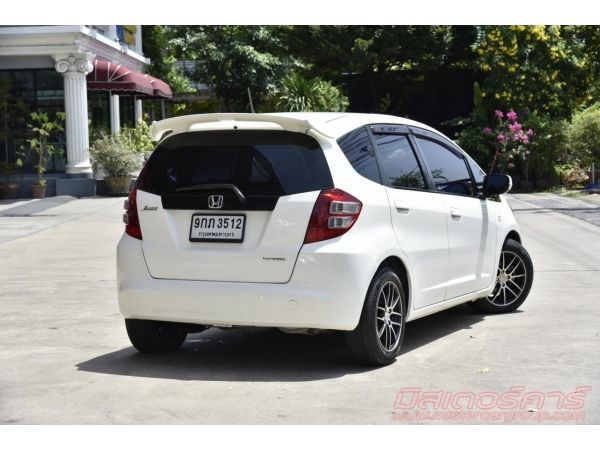 ปี2010 HONDA JAZZ 1.5 V ใชเงิน 5 พันออกรถ ฟรีดาวน์ แถมประกันภัย รูปที่ 2