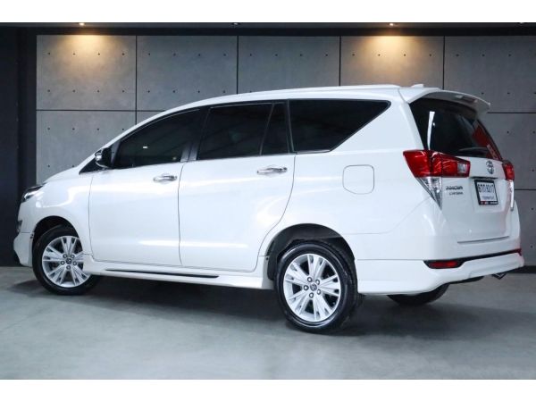 2017 Toyota Innova 2.8  Crysta V Wagon AT (ปี 16-20) B6317 รูปที่ 2