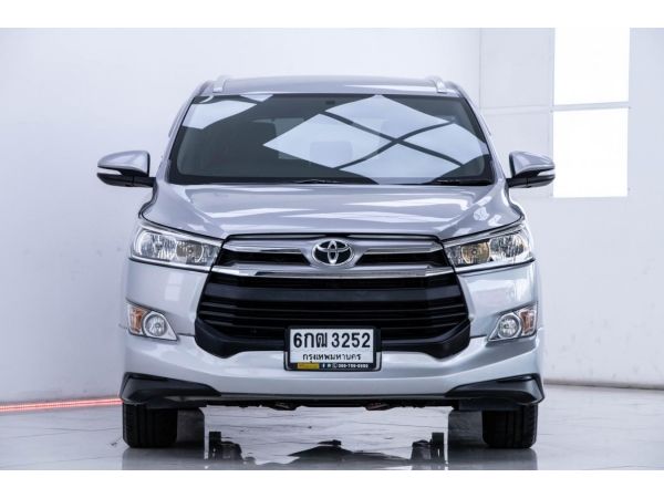 2017 TOYOTA  INNOVA CRYSTA 2.8G  ขับฟรีดอกเบี้ย 1 ปี (ผ่อน 0% 12 เดือน) รูปที่ 2