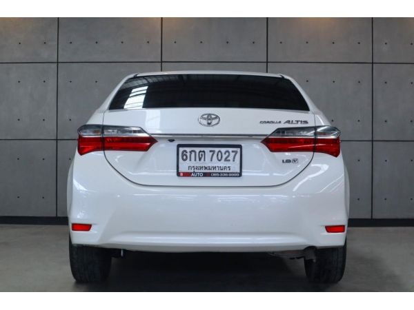 2017 Toyota Corolla Altis 1.8 V Sedan AT (ปี 14-18) B7027 รูปที่ 2