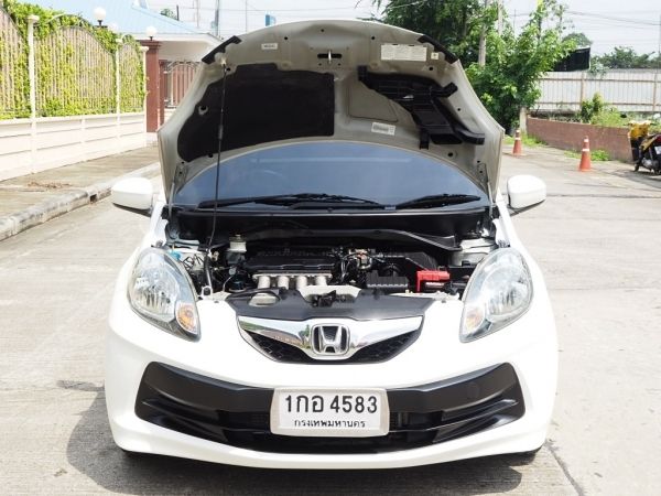 HONDA BRIO 1.2 V ปี 2012 จดปี 2013 เกียร์AUTO สภาพนางฟ้า รูปที่ 2