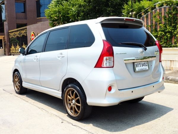 TOYOTA AVANZA 1.5 S ปี 2012 เกียร์ AUTO สภาพนางฟ้า รูปที่ 2