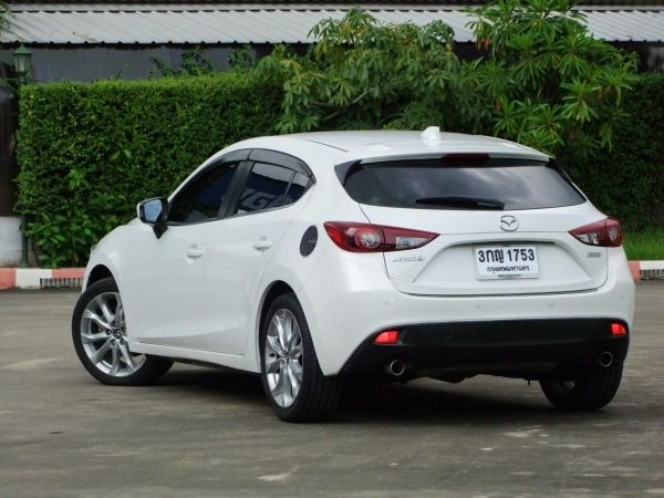 Mazda3 2.0 S Sport SKYACTIV ปี 2014 ไม่เคยติดแก๊ส Mazda3 SKYACTIV  ไม่เคยชนหนัก โครงสร้างเดิม สวยมือแรกตั้งแต่ป้ายแดง ประกันชั้น1ถึงเมษาปีหน้า ภายในยังใหม่เบาะไม่ขาดทรงสวยไม่มีรอยเปื้อน เครื่องดี เกีย รูปที่ 2